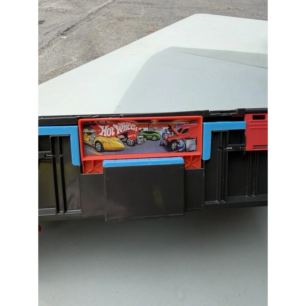 Hot Wheels Car Wash and Service Station Center Playset DMW90 2015 Mattel